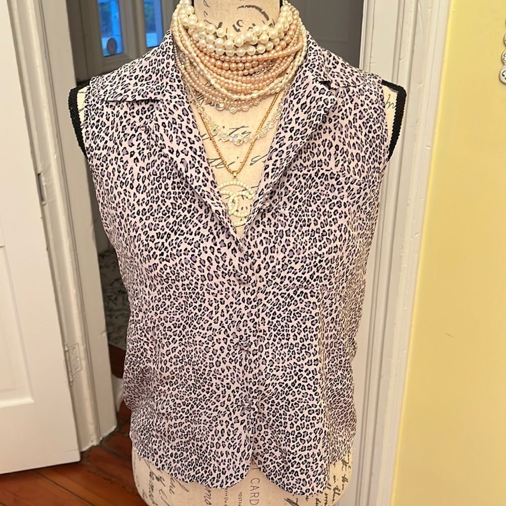 Allison Taylor Sz S 100% Silk Lavender $ Navy Cheetah Print Top